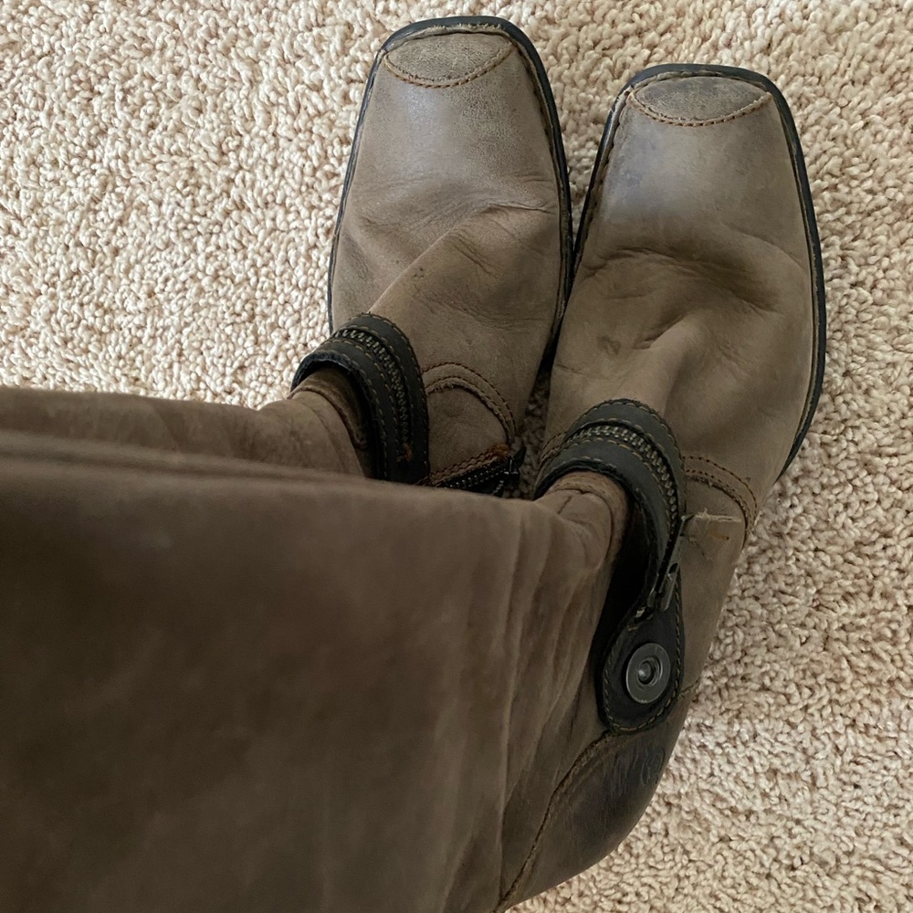BORN // boots - Picture 3 of 5